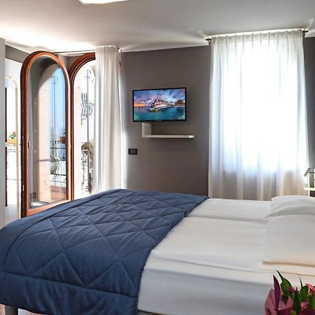Albergo All'Ancora Garda  Exterior foto