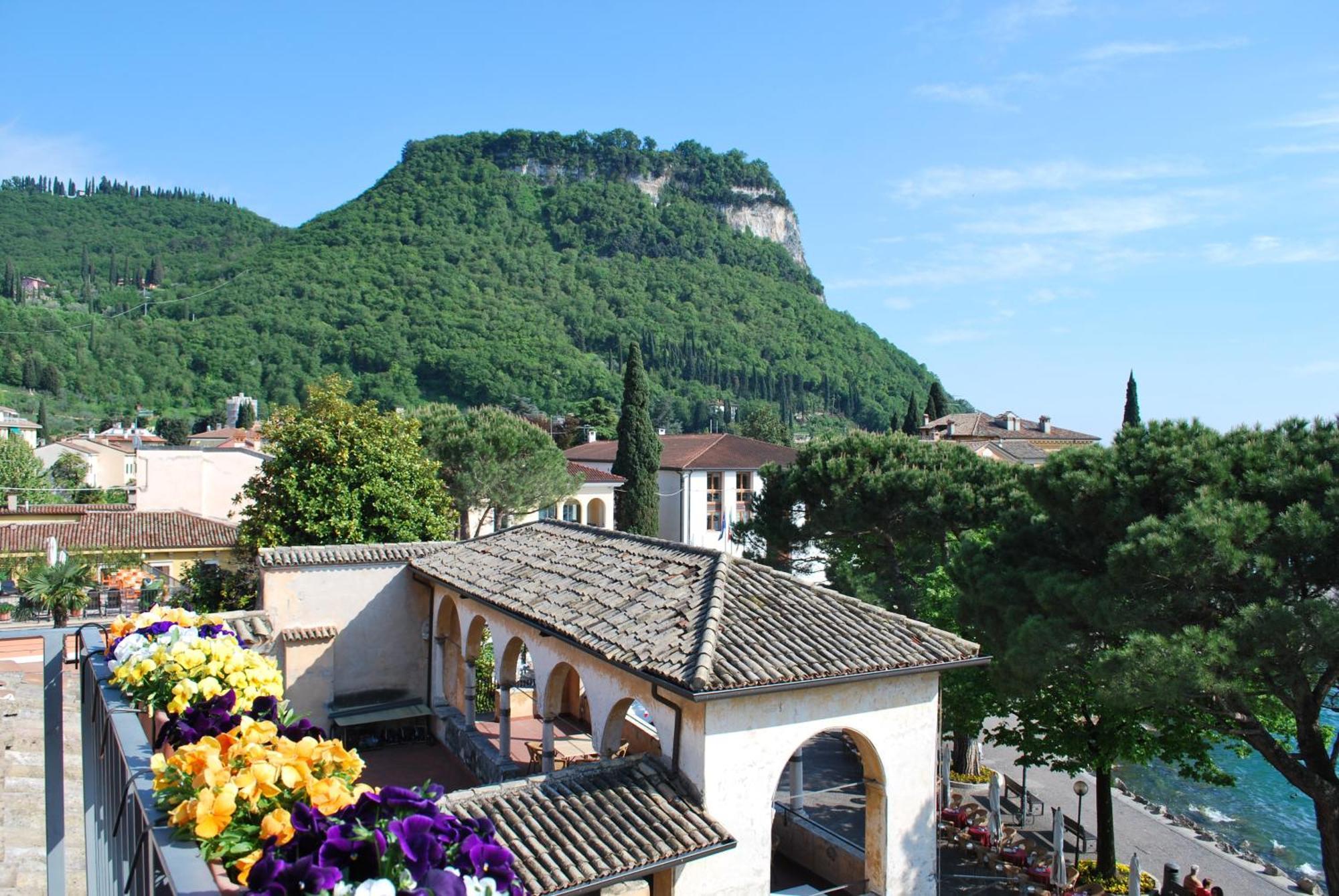 Albergo All'Ancora Garda  Exterior foto