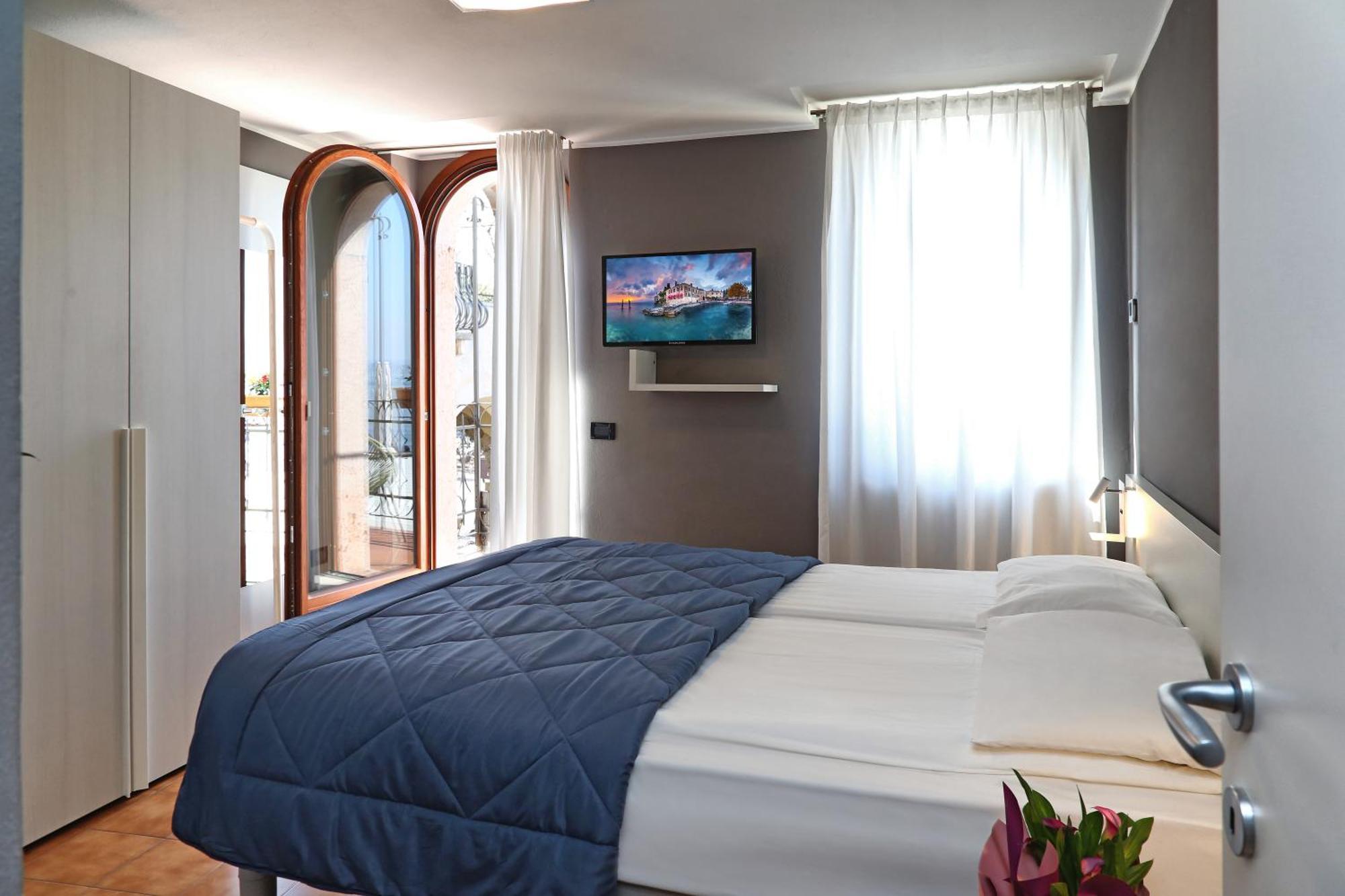 Albergo All'Ancora Garda  Exterior foto