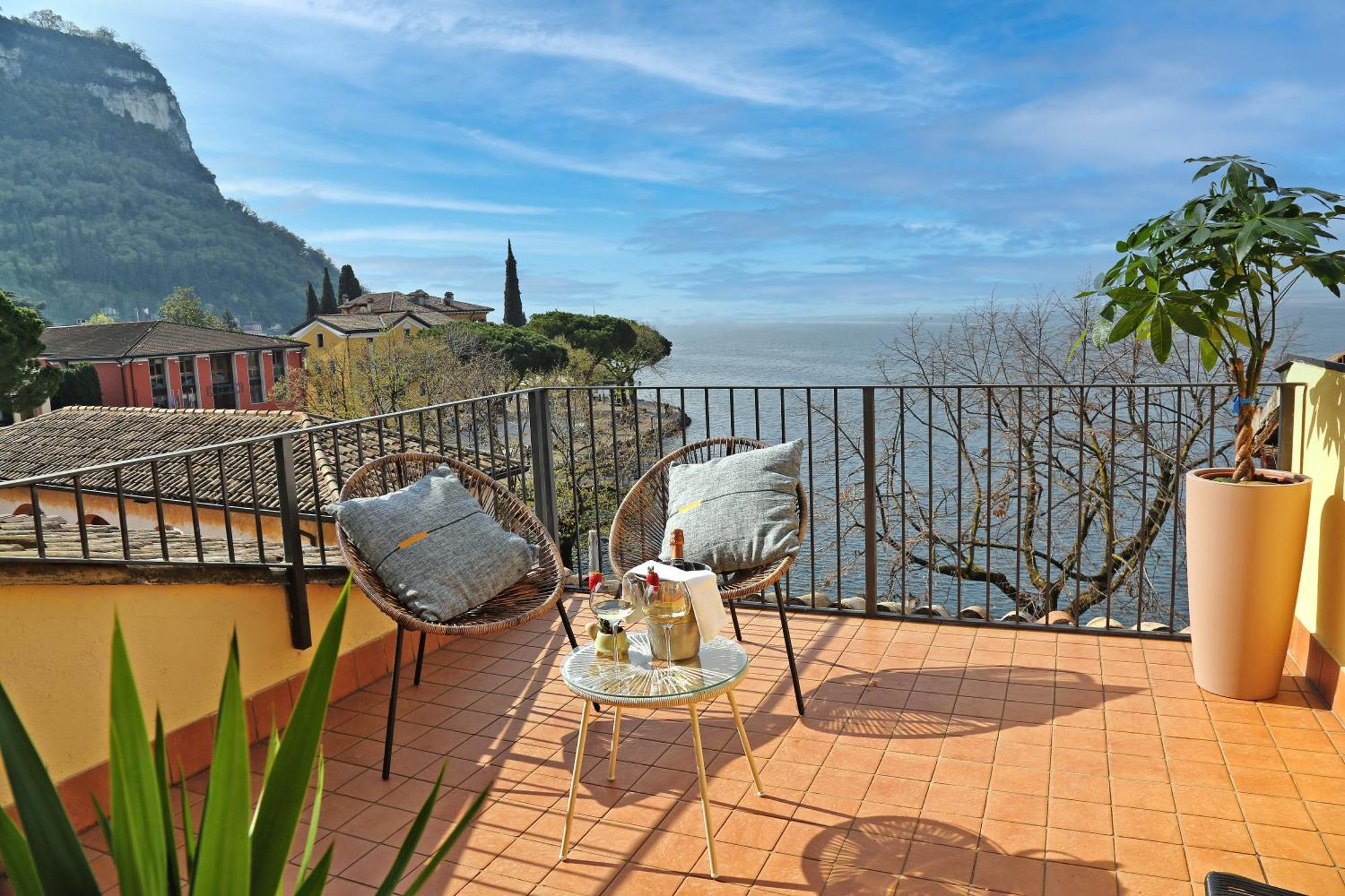 Albergo All'Ancora Garda  Exterior foto