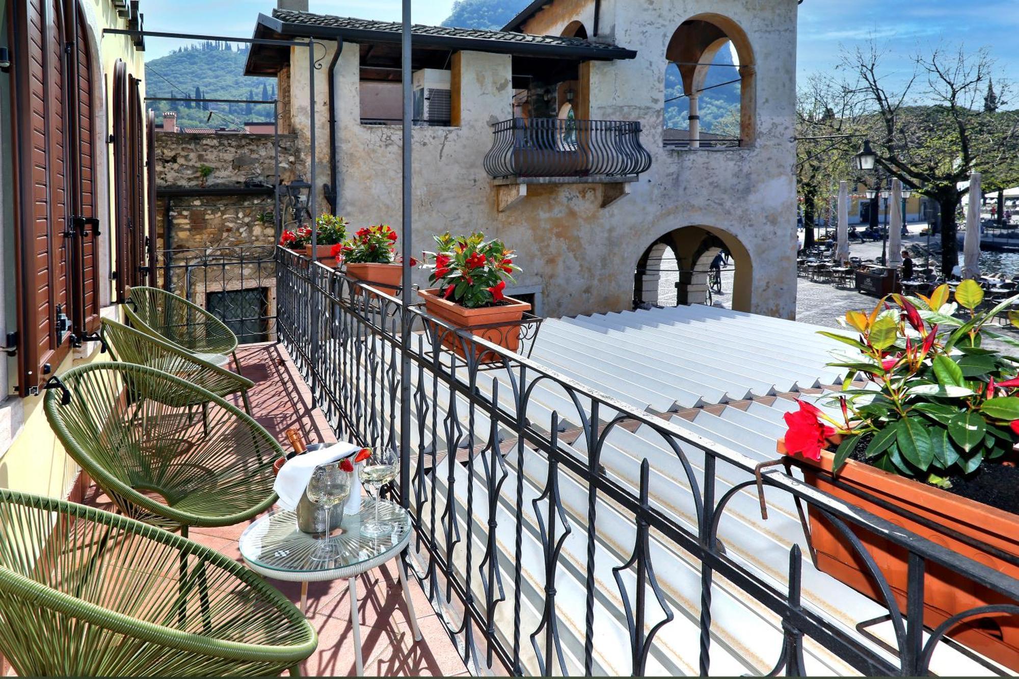 Albergo All'Ancora Garda  Exterior foto